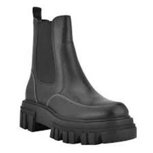 Marc Fisher Morgan lug sole Chelsea boots 7
